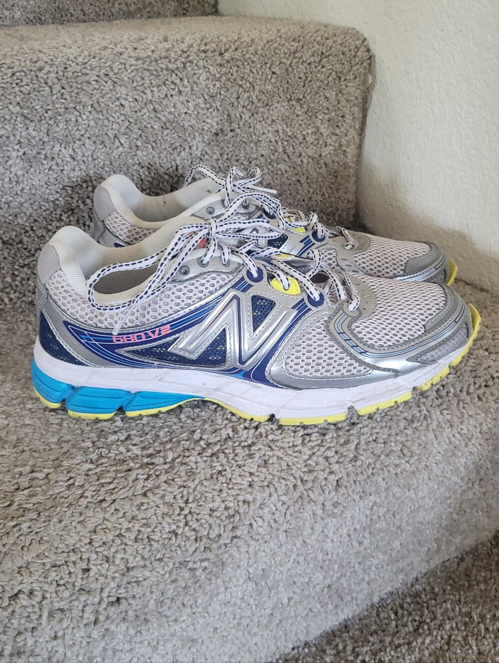 New Balance 680v2 Womens Running Shoes Size 8.5